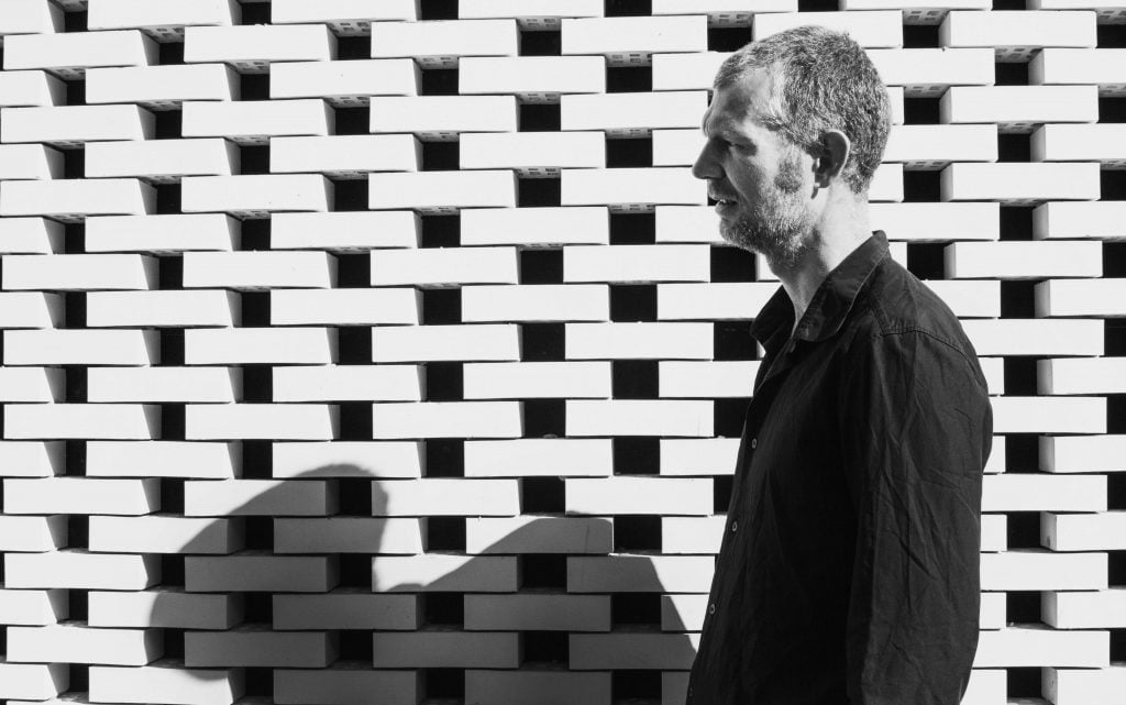 MATT ELLIOTT // Ici d'ailleurs